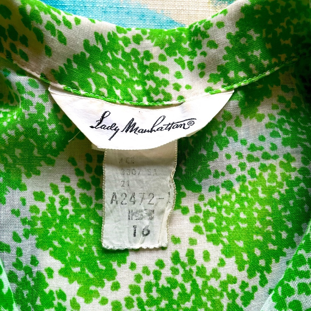 Vintage green outfit with blouse, pants and necklace - Picture 4 of 10